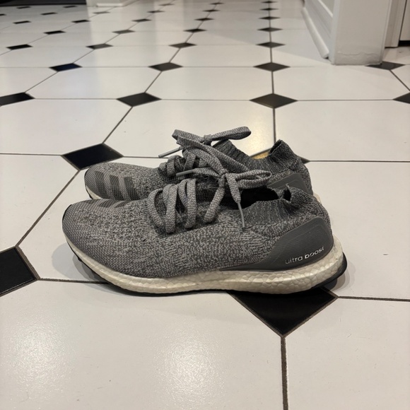 Men's Grey Ultra Boost - Size 9 - Picture 2 of 4